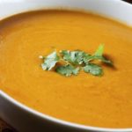 Super nutritiva y económica sopa de legumbres y verduras con 185 calorías