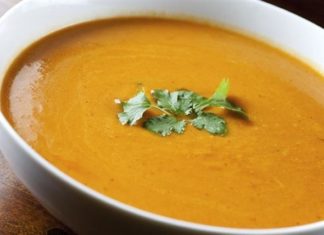 Super nutritiva y económica sopa de legumbres y verduras con 185 calorías