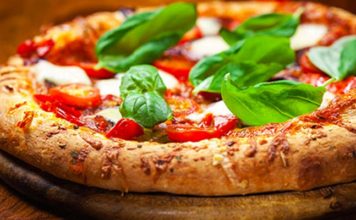 Pizza Margarita con muzzarella, albahaca y 200 calorías por porción