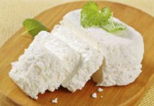 Postre de ricota, vainilla y pasas de uva con 100 calorías