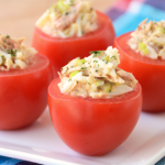 Tomates rellenos con atún y salsa golf con 110 calorías