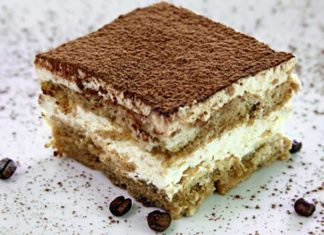 Sabroso tiramisú con vainillas con 160 calorías