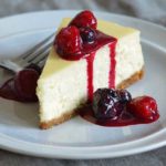 Delicioso cheesecake con frutos rojos