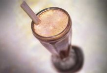 Copa helada con café, chocolate y licor de crema irlandesa