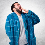 Conocé las razones por las que dormir mal engorda