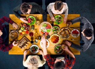 Cómo ayudar a tu familia a tener un peso saludable alimentación_en_familia