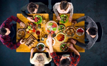 Cómo ayudar a tu familia a tener un peso saludable alimentación_en_familia