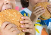 Los chicos comen muchas grasas nocivas para el corazón y las arterias