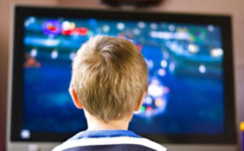 Desaconsejan que los menores de 2 años miren televisión y videos en celulares Desaconsejan que los menores de 2 años miren televisión y videos en celulares