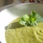 Deliciosa sopa de espinacas, calabaza y zanahoria