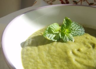 Deliciosa sopa de espinacas, calabaza y zanahoria