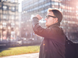¿Tomás suficiente líquido cuando hace frío? Conocé los riesgos de deshidratarse en invierno y cómo evitarlos