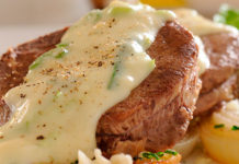 Peceto con crema de verdeo y espárragos