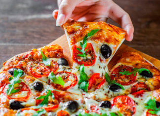 Los mejores trucos para comer pizza en casa sin culpa