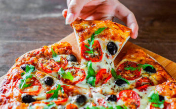 Los mejores trucos para comer pizza en casa sin culpa