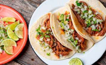 Tacos de carne, cebolla, tomate y ají con 230 calorías