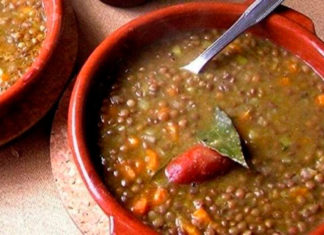 Delicioso guiso de lentejas y verduras con 165 calorías