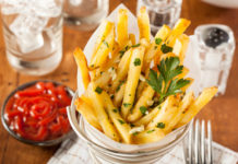 Tentadores bastones de papas a la provenzal con 200 calorías