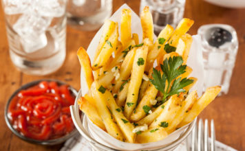 Tentadores bastones de papas a la provenzal con 200 calorías