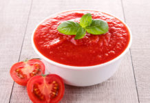 Salsa de tomate casera con 55 calorías para acompañar las pastas