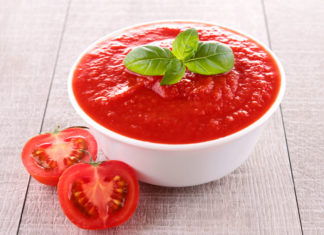 Salsa de tomate casera con 55 calorías para acompañar las pastas