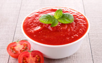 Salsa de tomate casera con 55 calorías para acompañar las pastas