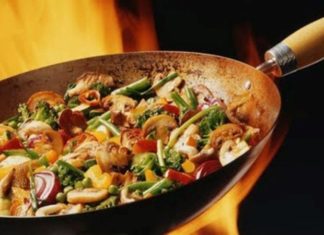 Wok de vegetales, champiñones y almendras