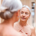 8 indicadores que se detectan mirándose desnudo al espejo y pueden salvarle la vida