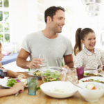 Comer en familia: por qué es importante recuperar el hábito