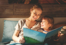 12 beneficios de contarles un cuento a los chicos antes de dormir