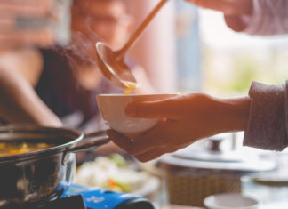 8 tips para hacer una sopa rica, nutritiva y con muy pocas calorías