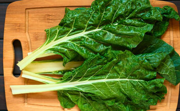 Budín de acelga y legumbres con 130 calorías que hace en 15 minutos