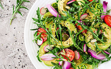 Cómo bajar calorías sumando ensaladas y frutas en la Cena de Navidad y Año Nuevo