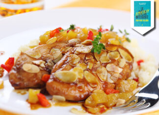 Ave con frutos secos en salsa agridulce
