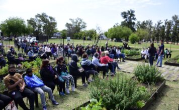 Los pacientes del Centro de Obesidad y Enfermedades Metabólicas Dr. Alberto Cormillot de Malvinas Argentinas visitaron la Huerta Demostrativa