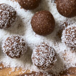 Tentadoras trufas de chocolate y coco con solo 50 calorías