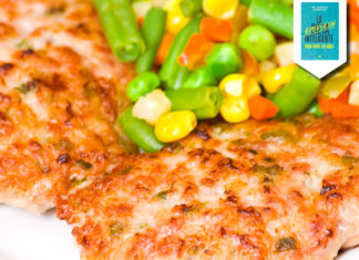 Prácticas y saludables hamburguesas de pollo rellenas con acelga