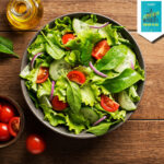 Refrescante ensalada con vinagreta especiada