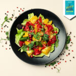Deliciosa ensalada agridulce con aderezo de yogur