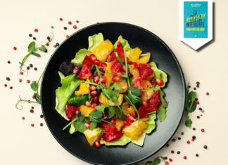 Deliciosa ensalada agridulce con aderezo de yogur