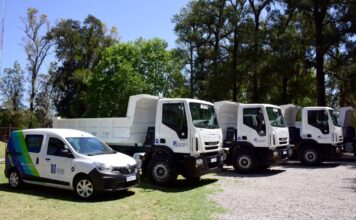 Entregaron móviles para la Secretaría de Servicios de Malvinas Argentinas