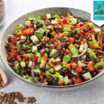 Ensalada fresca de legumbres y pimientos