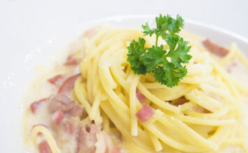 Salsa carbonara: origen curiosidades y una versión light para disfrutar sin culpa
