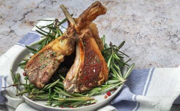 Delicioso cordero a las hierbas