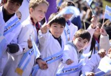 4800 chicos de 4to año de escuelas primarias de Malvinas Argentinas, hicieron la promesa de lealtad a la Bandera Nacional