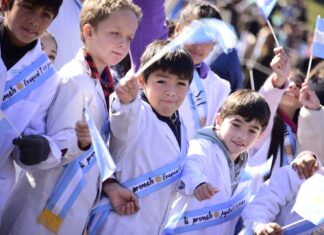 4800 chicos de 4to año de escuelas primarias de Malvinas Argentinas, hicieron la promesa de lealtad a la Bandera Nacional