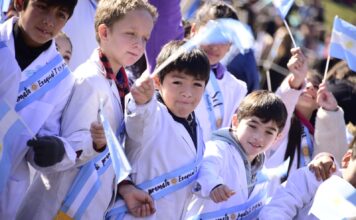 4800 chicos de 4to año de escuelas primarias de Malvinas Argentinas, hicieron la promesa de lealtad a la Bandera Nacional