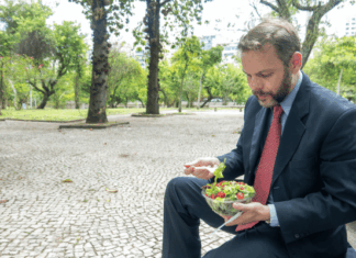 Expertos advierten sobre la necesidad de hacer una pausa para almorzar