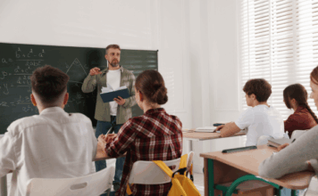 Inicio de clases: docentes entre la vocación y el agotamiento