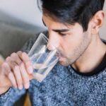 Gárgaras con agua y sal. Para qué sirven y cómo pueden ayudarte.